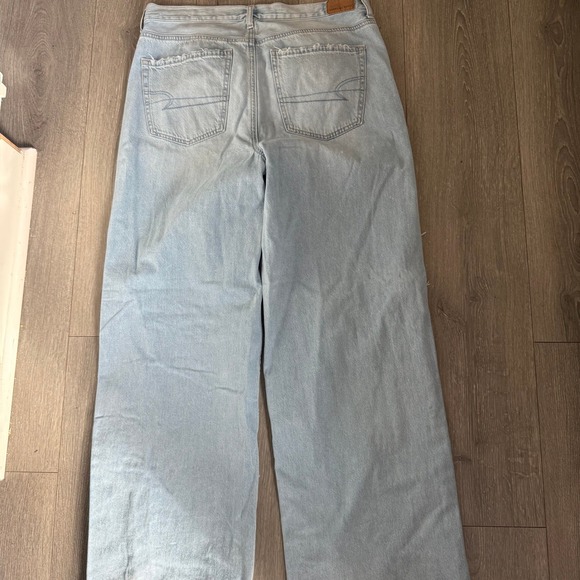 American Eagle Outfitters Women's Light Wash Distressed Wide Leg Jeans Size 8 - Picture 7 of 7